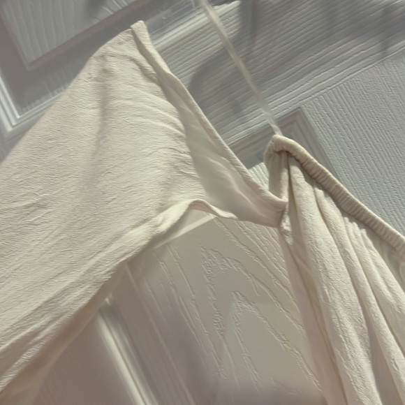 Lulu’s long sleeve off the shoulder top - Picture 4 of 4